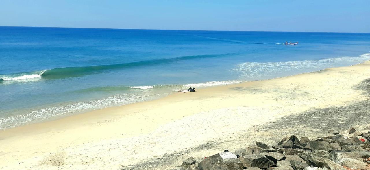 Blue Water Beach Resort Varkala Esterno foto