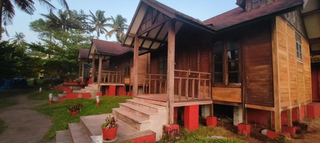 Blue Water Beach Resort Varkala Esterno foto