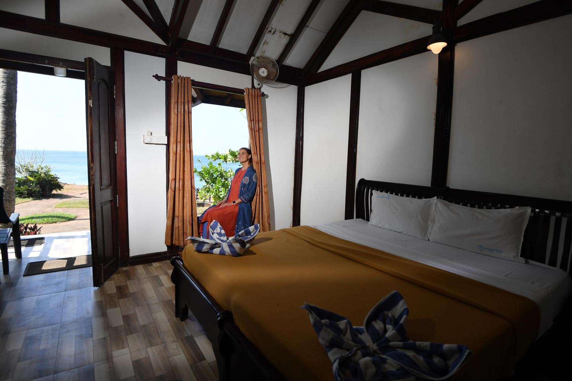 Blue Water Beach Resort Varkala Esterno foto