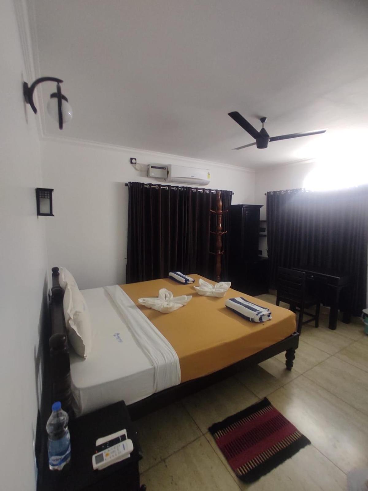 Blue Water Beach Resort Varkala Esterno foto