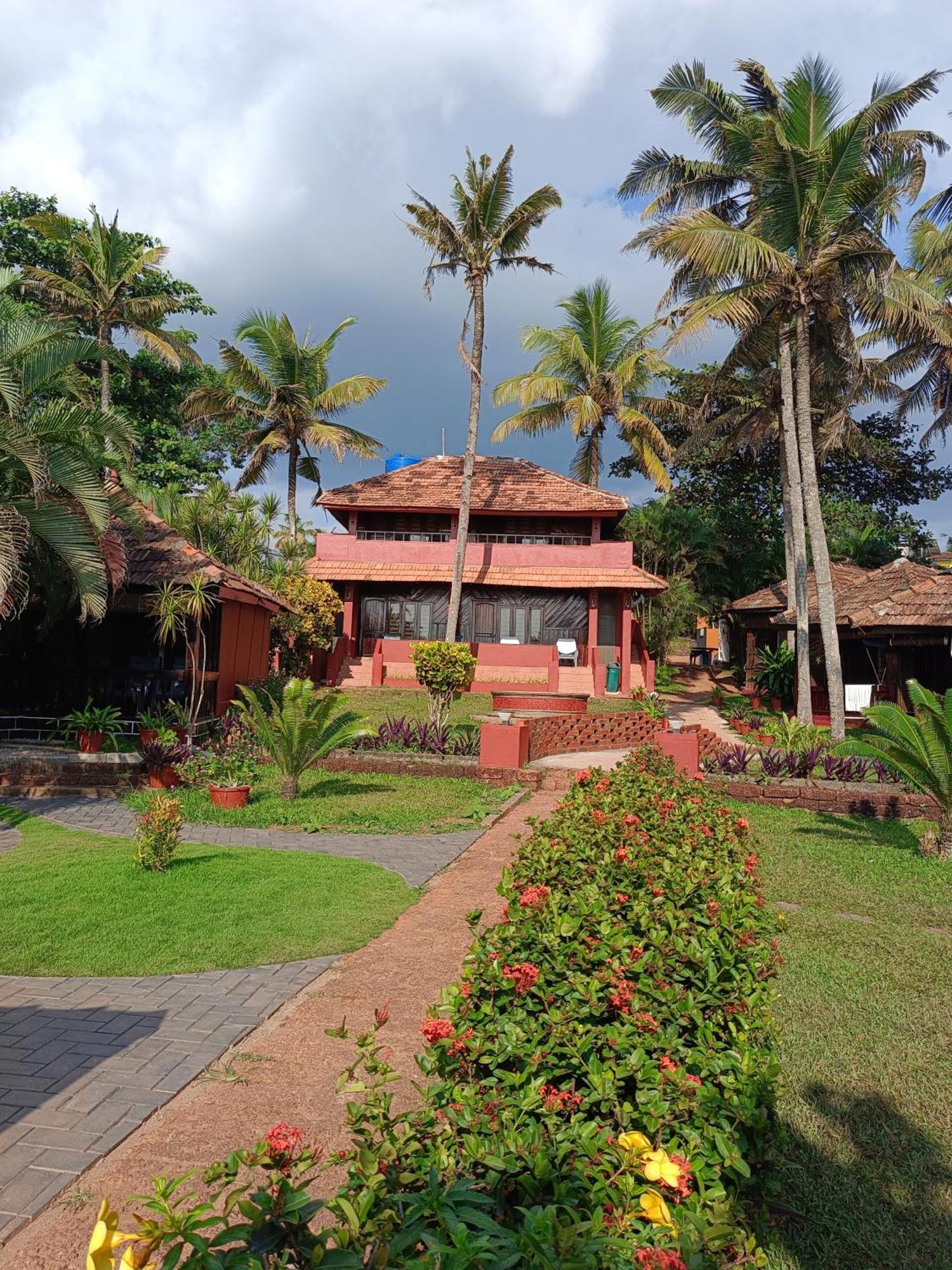Blue Water Beach Resort Varkala Esterno foto