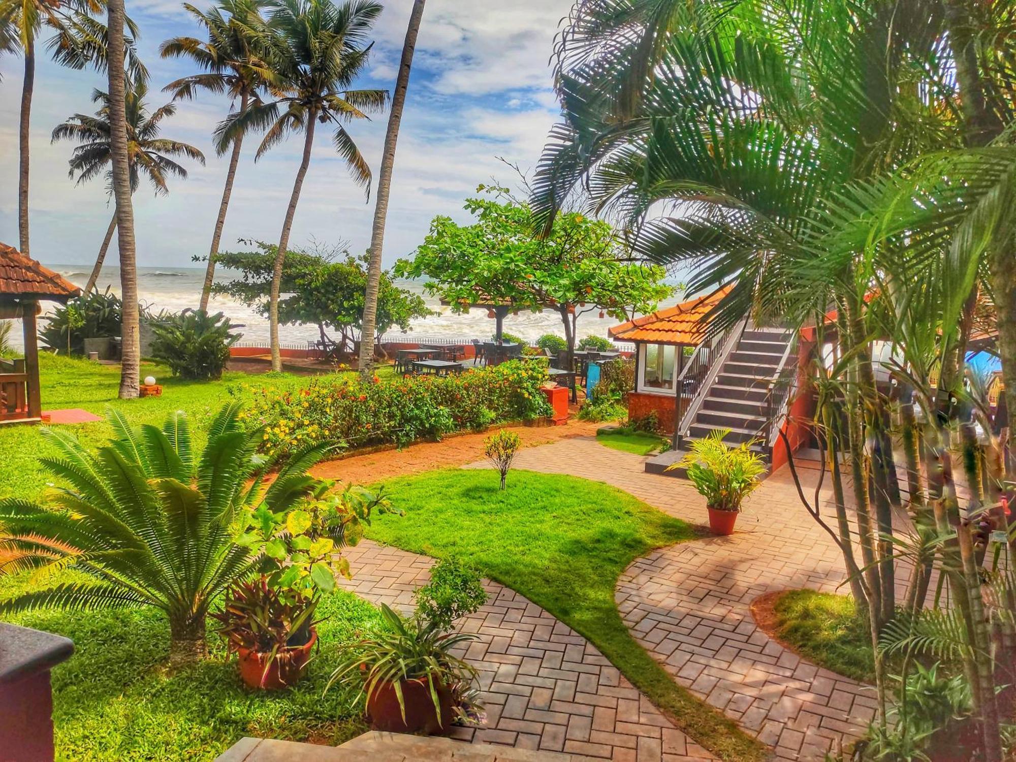 Blue Water Beach Resort Varkala Esterno foto