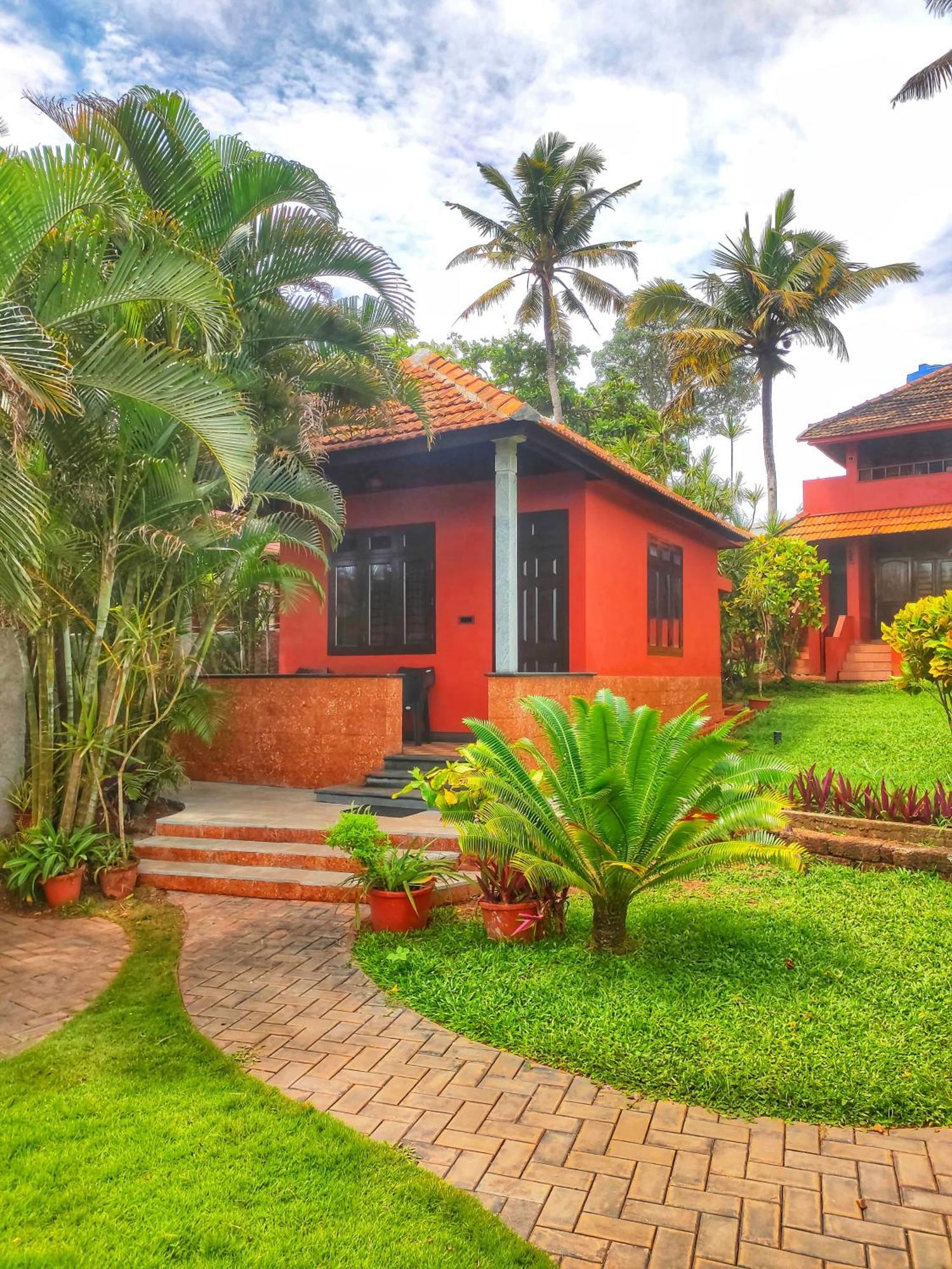 Blue Water Beach Resort Varkala Esterno foto